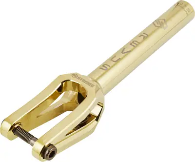 Striker Revus IHC Voorvork