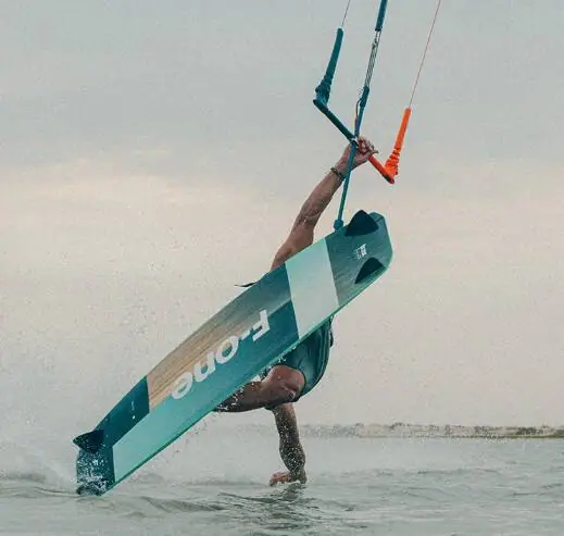 Tabla y arnet para hacer kite surf ▷【 ARNÉS KITESURF - ¿Qué arnés debo elegir? 】 main image 2