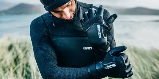 https://cdn.skatepro.com/product/520/mystic-supreme-5mm-neoprene-gloves-nb.webp