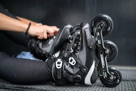 Powerslide Tau Carbon 90 Trinity Freeskates | SkatePro