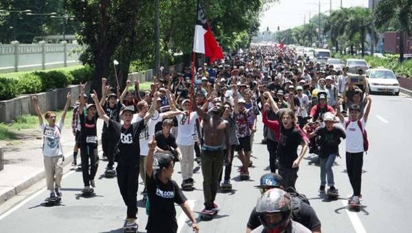 Skateboarders around the world, unite!